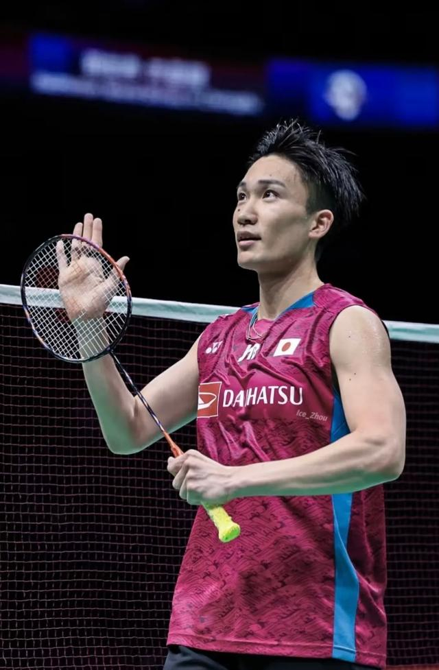 马来西亚队鏖战印尼队,桃田贤斗点燃赛场 马来西亚队鏖战印尼队,桃田贤斗点燃赛场