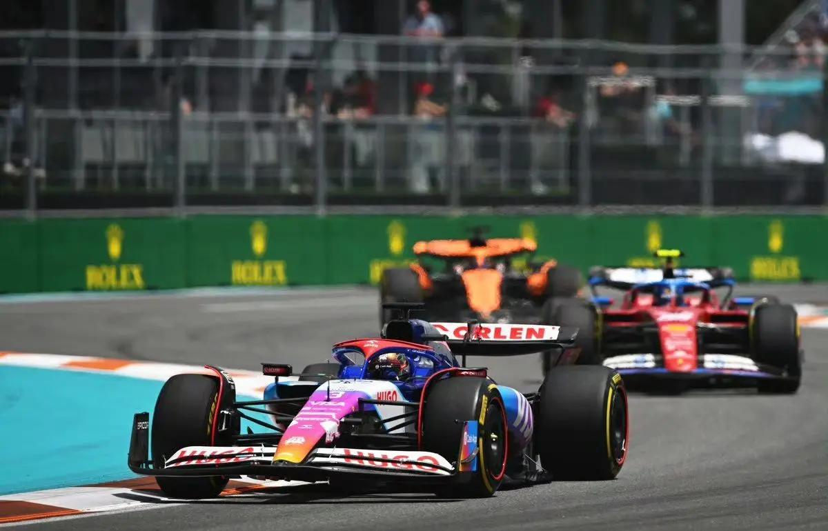 梅赛德斯碾压红牛二队，塞恩斯惊艳四座