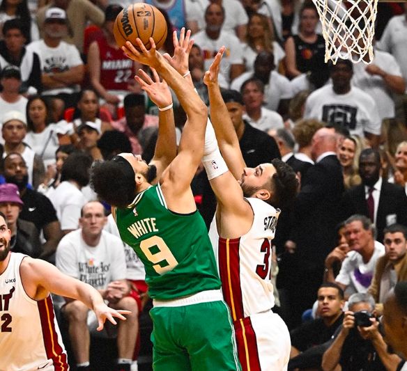 天津队翻盘山东队，塔图姆统治全场