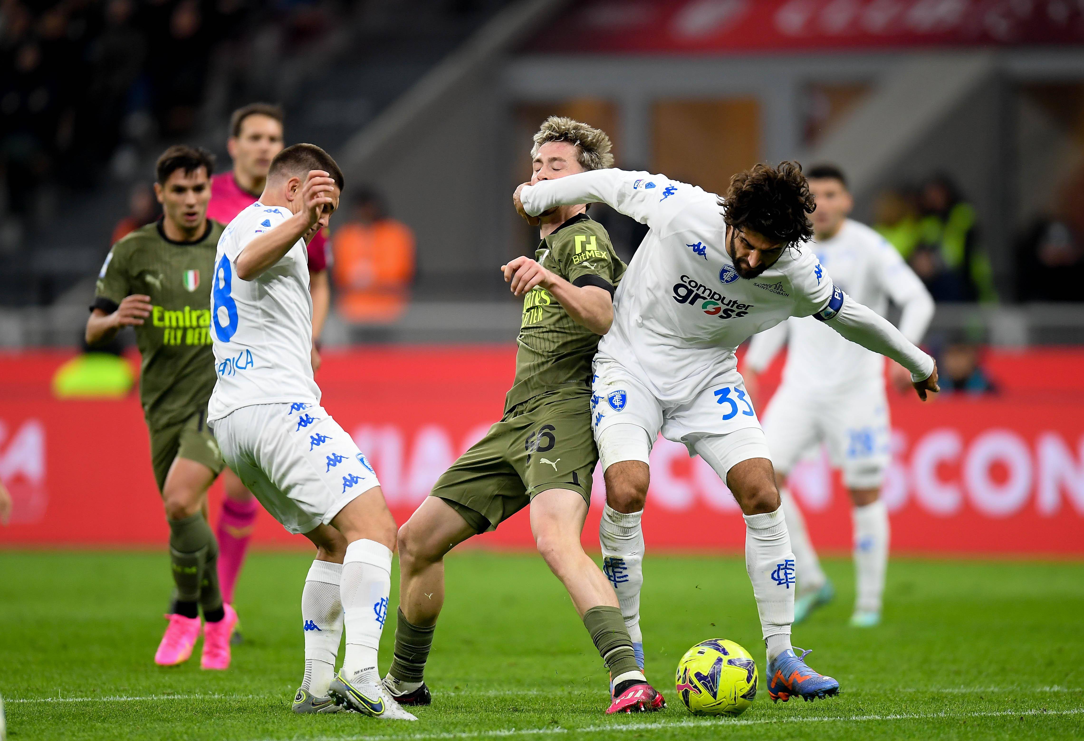 那不勒斯险胜韩国，格纳布里带队取胜