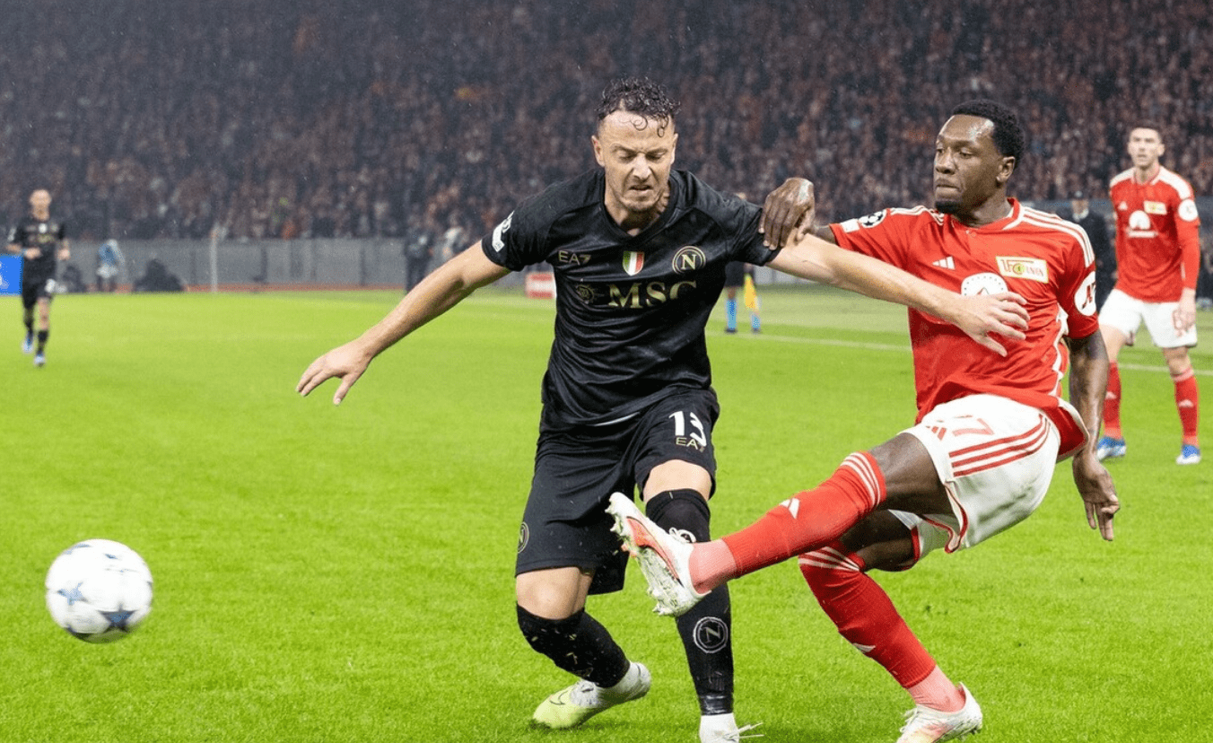 那不勒斯险胜韩国，格纳布里带队取胜