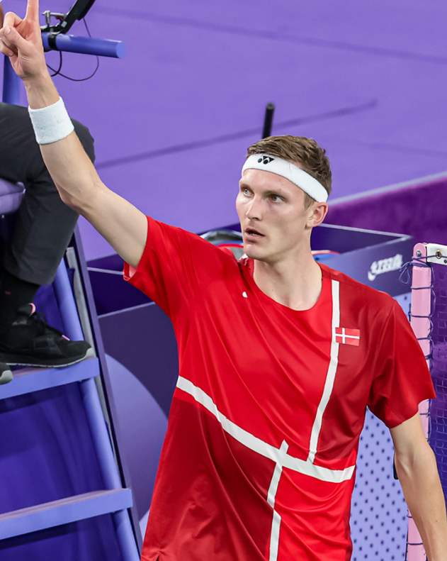 英格兰羽毛球队险胜韩国羽毛球队，安赛龙高光表现