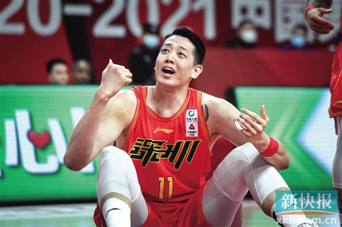 深圳队轻取天津队，布克带队取胜