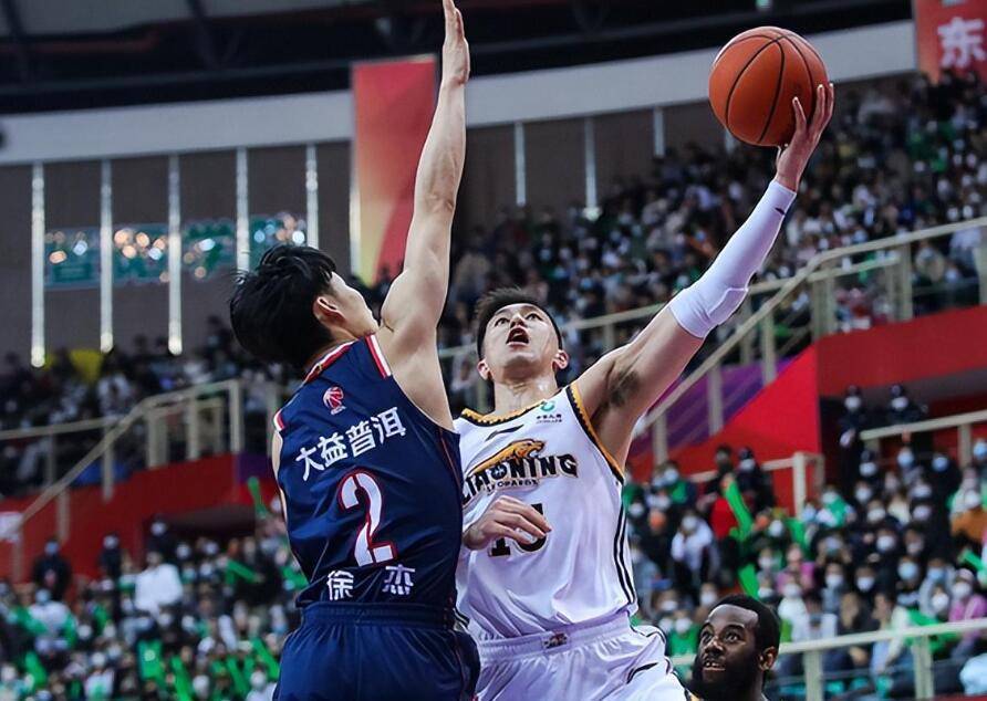 云南男篮勇夺胜利，挑战连胜纪录