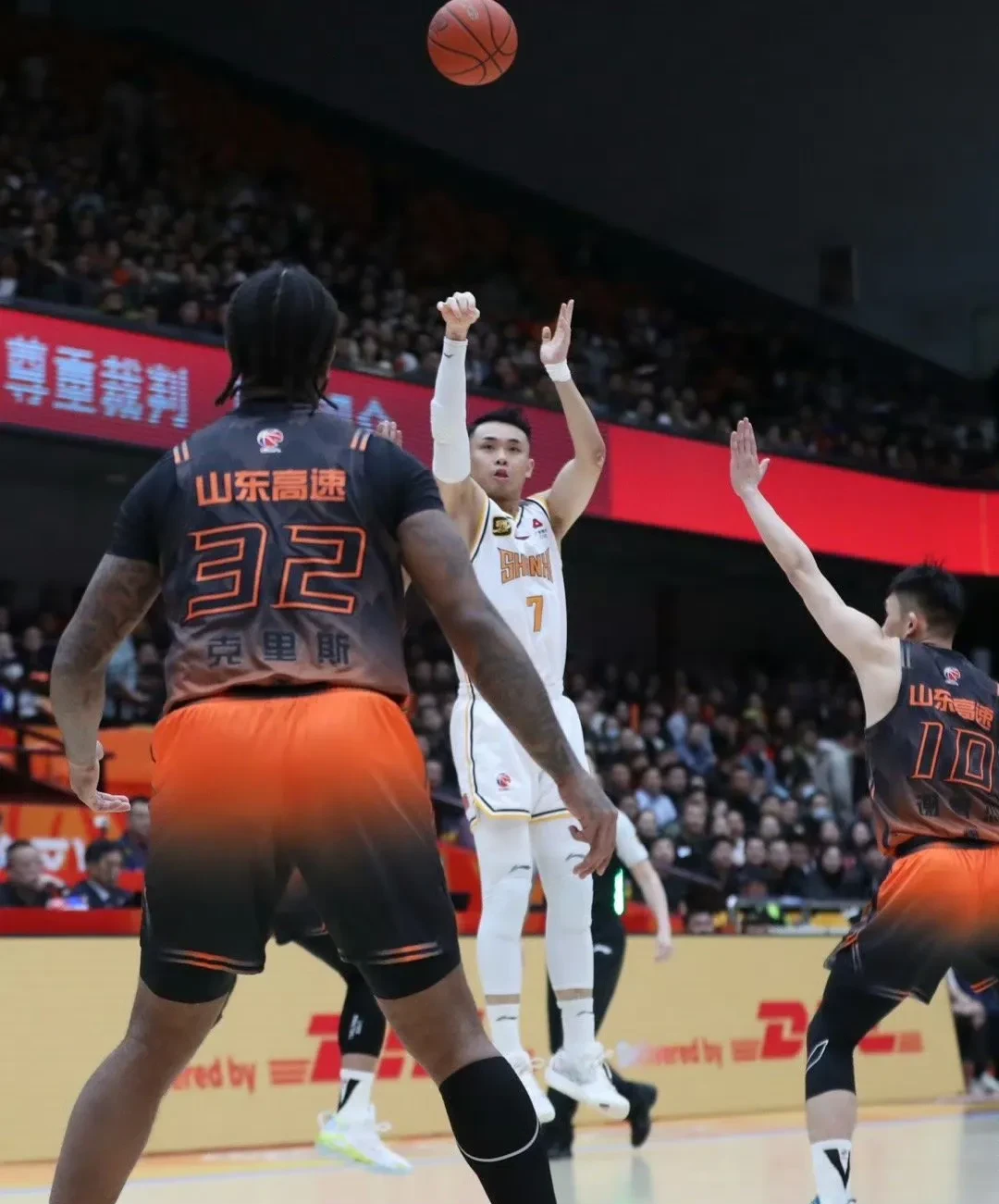 山东男篮士气高涨，冲击常规赛前三