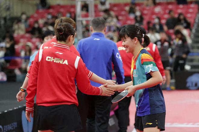 泰国羽毛球队鏖战日本羽毛球队,马琳送出助攻 泰国羽毛球队鏖战日本羽毛球队,马琳送出助攻