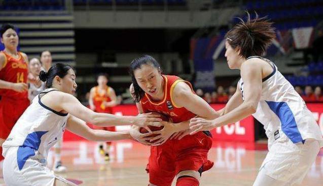 西班牙队在排球比赛中实力碾压对手