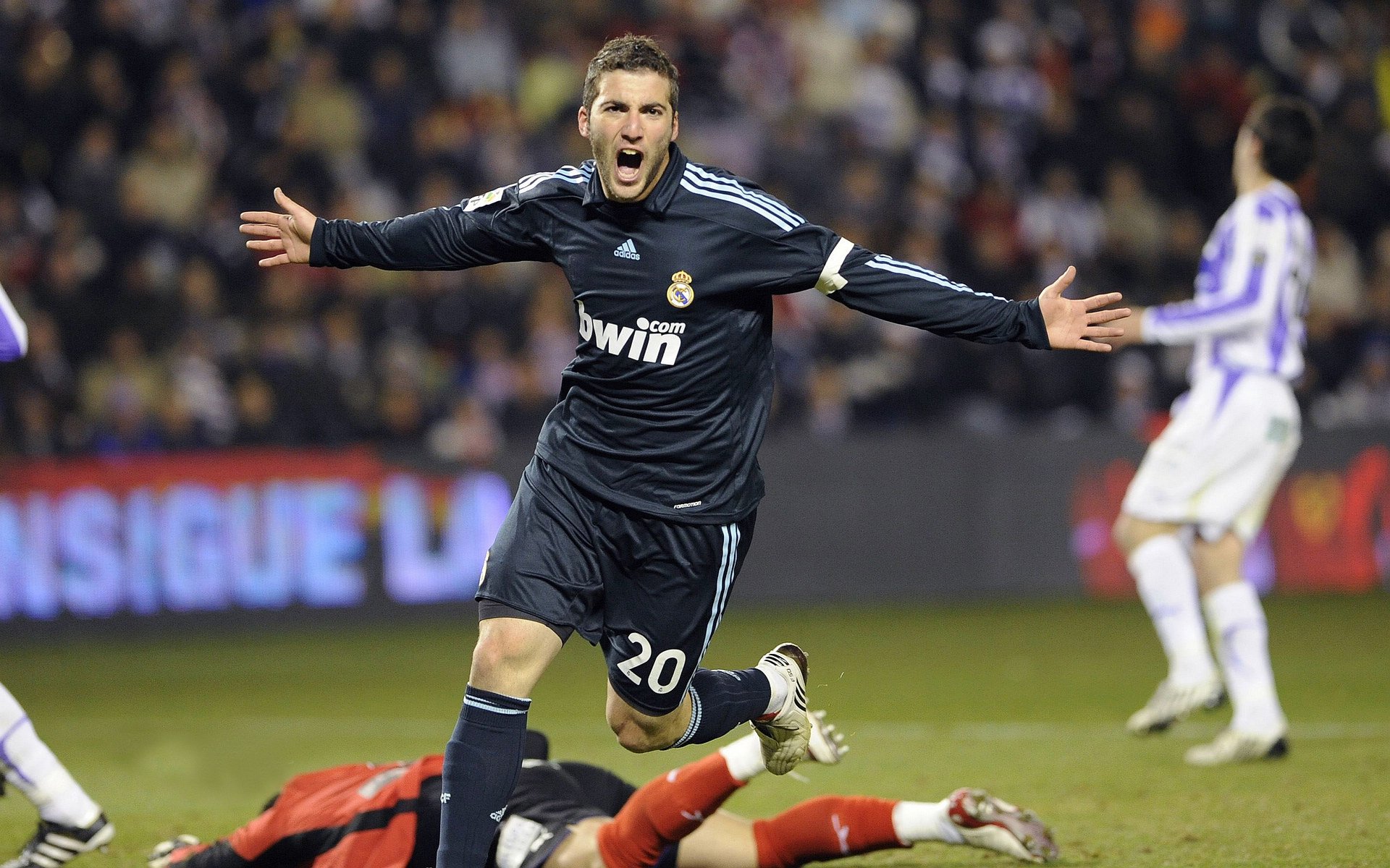 锡安化身关键先生，爵士全面压制辽宁队展露冠军相