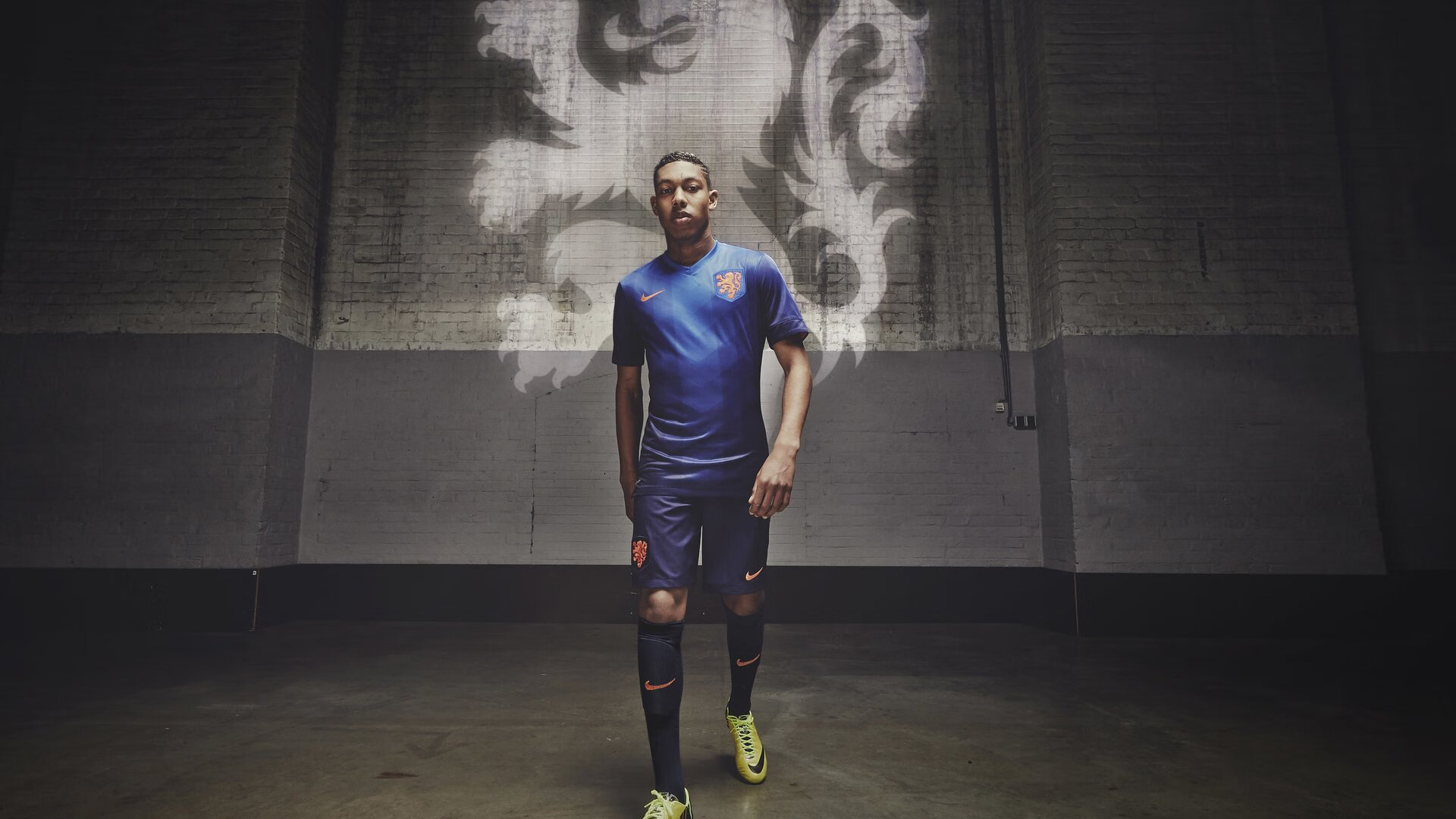 赛道上的意志对决，佩雷兹关键制胜，雷诺鏖战迈凯伦